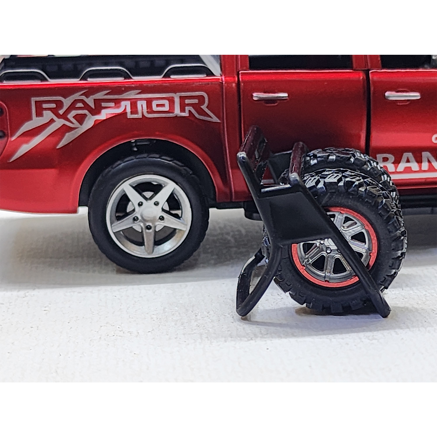 ماشین بازی مدل فلزی FORD RAPTOR