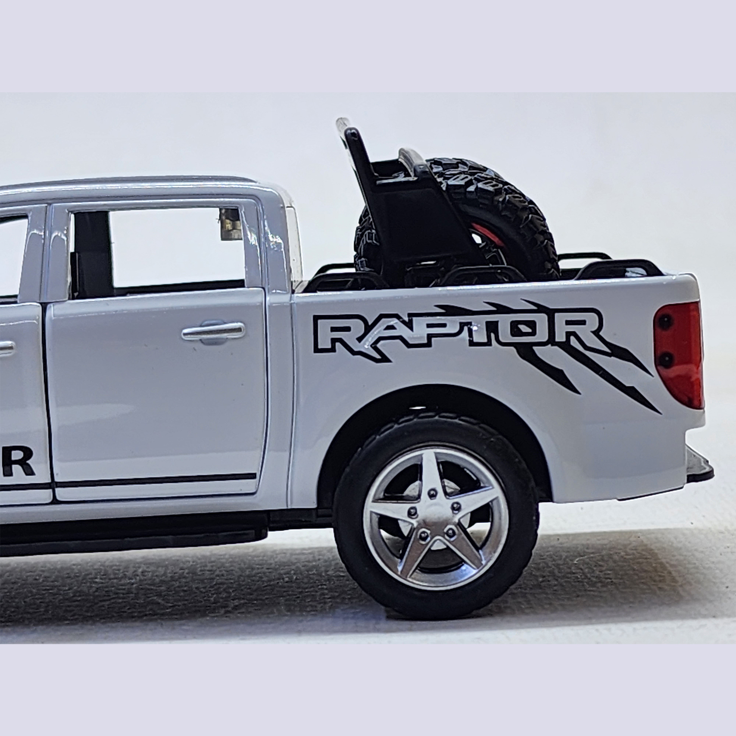 ماشین بازی مدل فلزی FORD RAPTOR