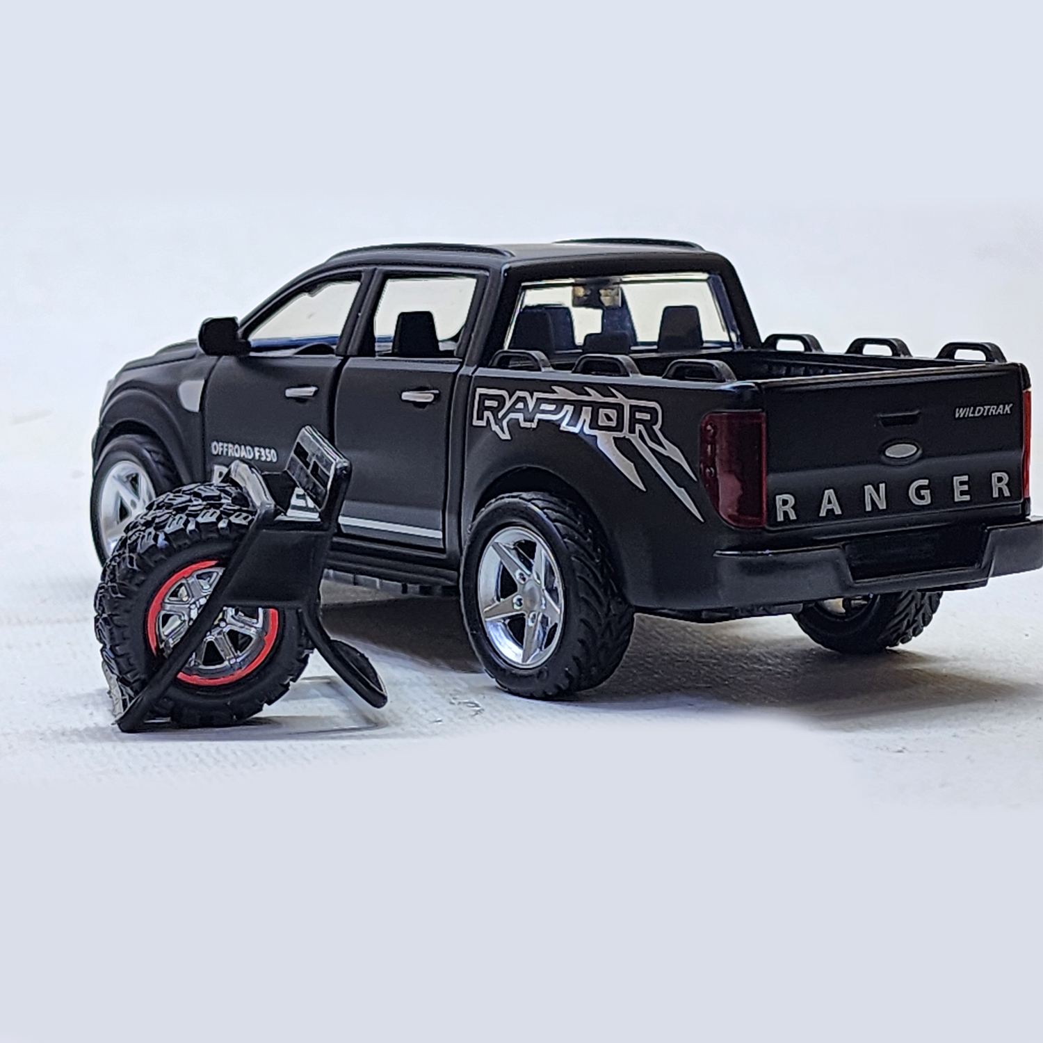 ماشین بازی مدل فلزی FORD RAPTOR