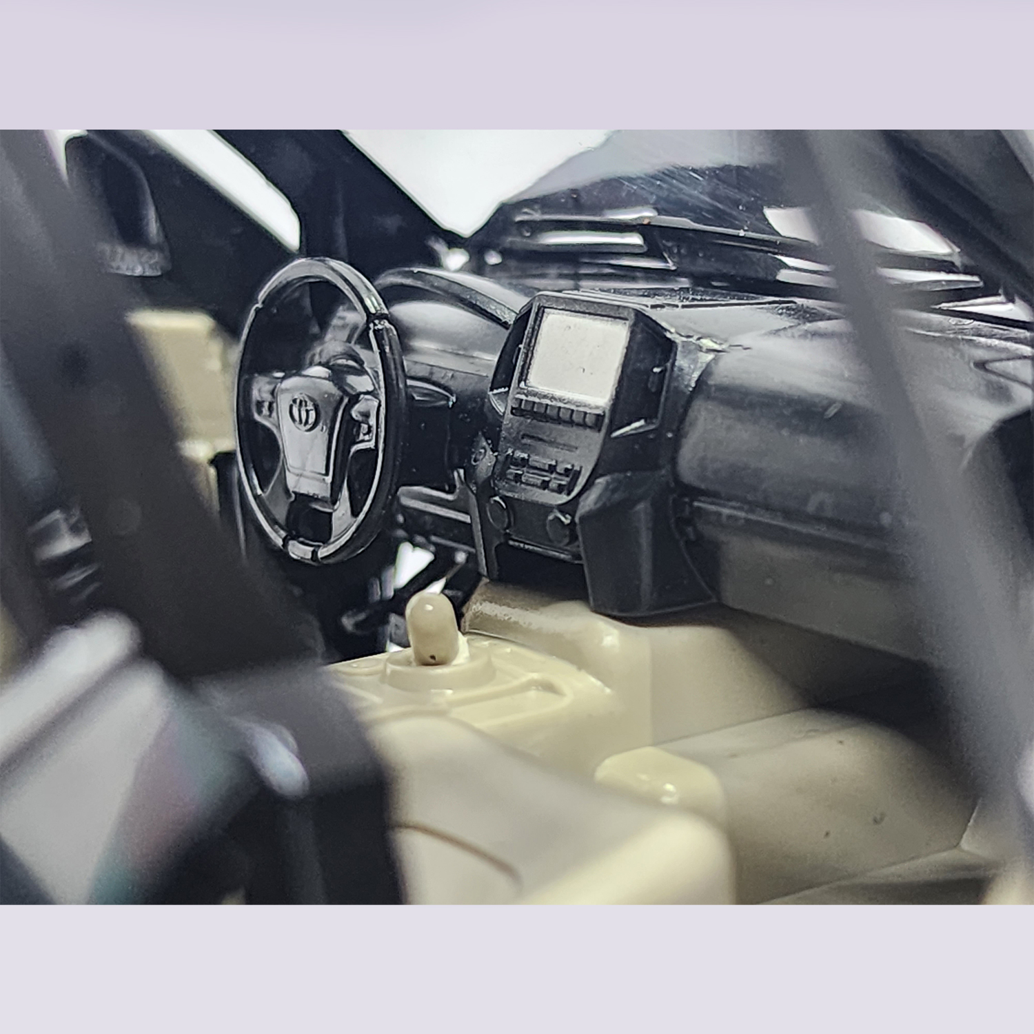 ماشین بازی مدل فلزی عقبکش موزیکال لکسوس LX570
