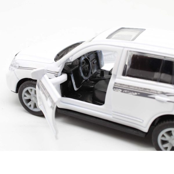 ماشین بازی طرح لندکروز مدل diecast 1:32