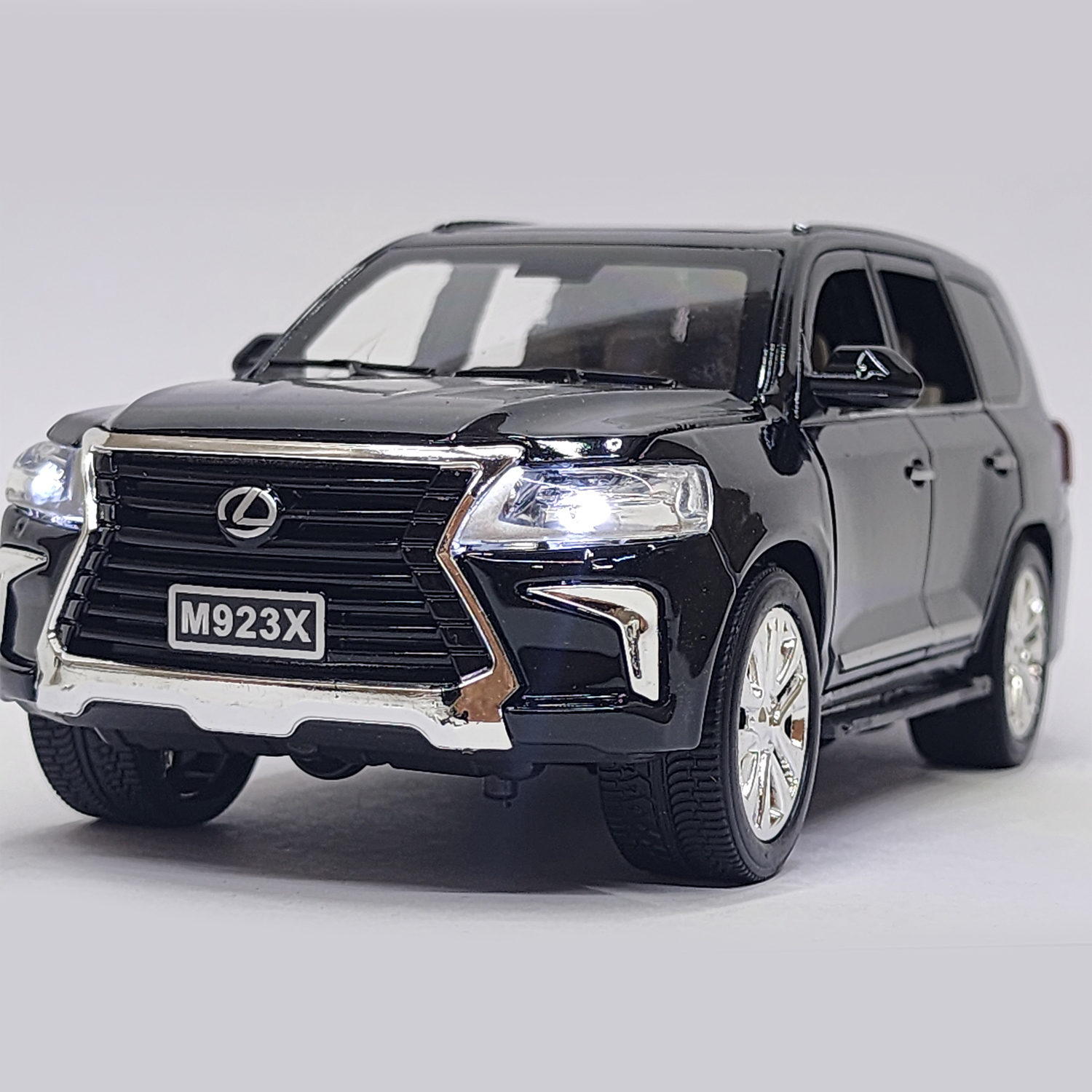 ماشین بازی مدل فلزی عقبکش موزیکال لکسوس LX570