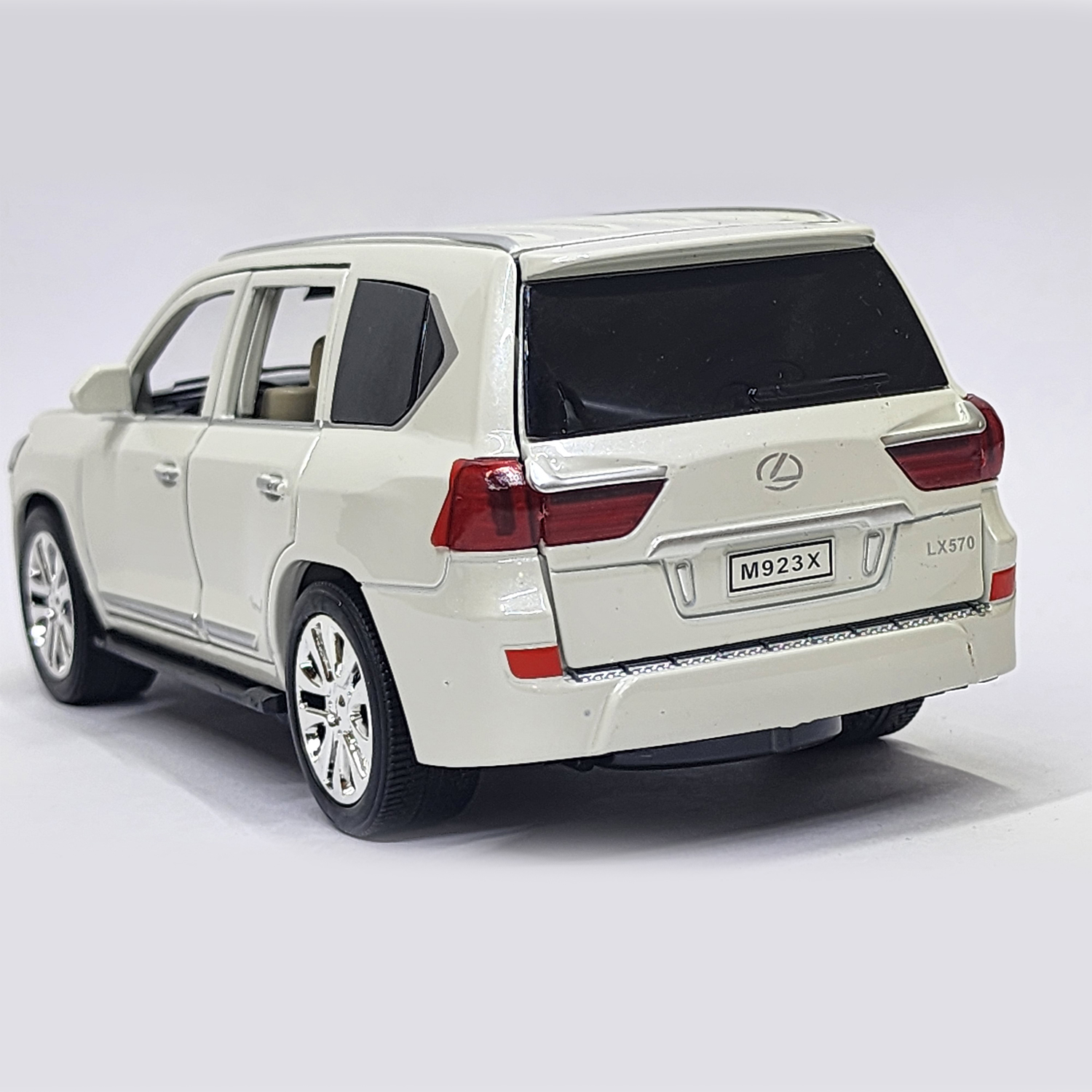 ماشین بازی مدل فلزی عقبکش موزیکال لکسوس LX570