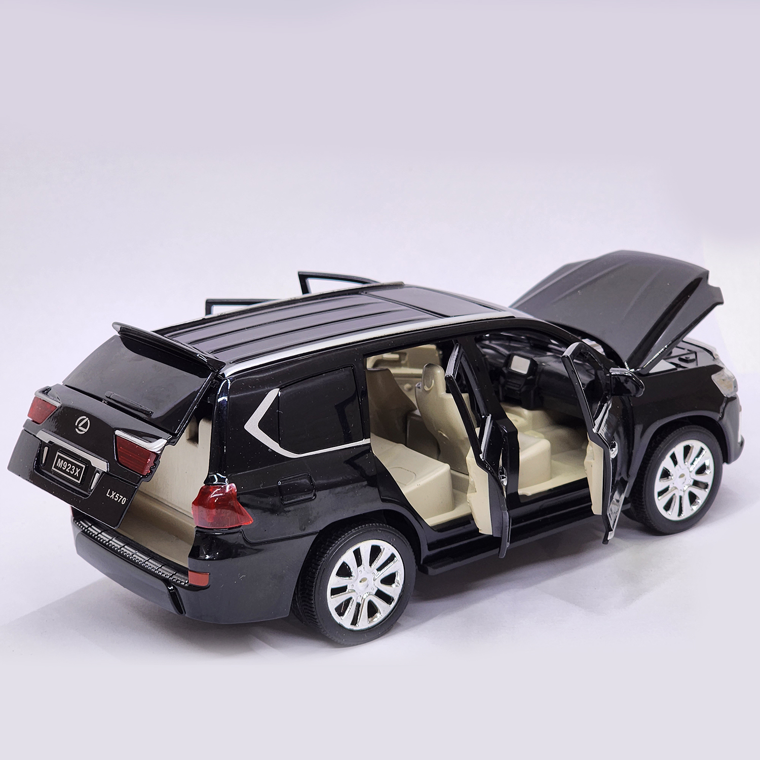 ماشین بازی مدل فلزی عقبکش موزیکال لکسوس LX570