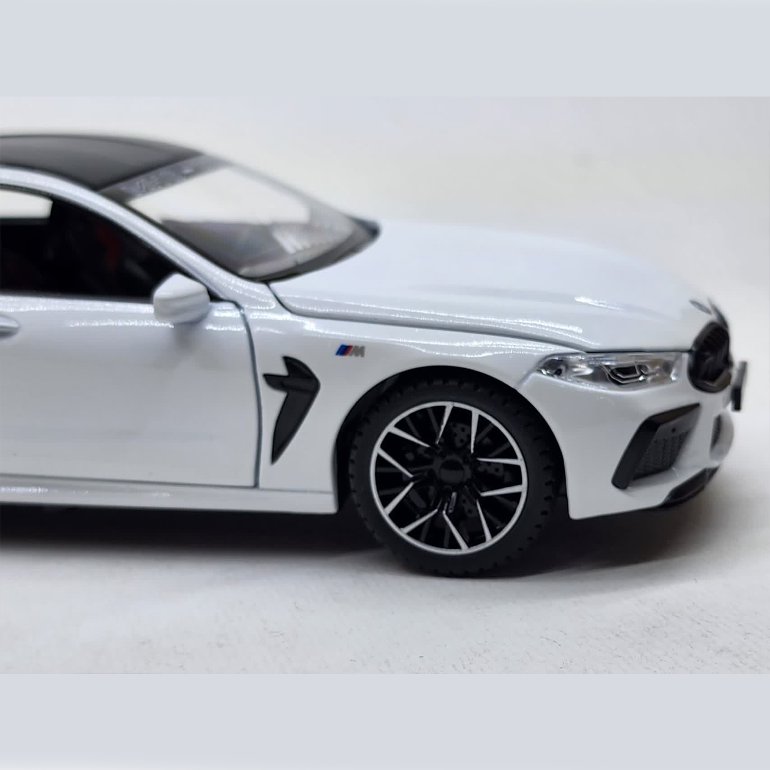 ماکت ماشین مدل عقبکش فلزی موزیکال BMW MANHART M8