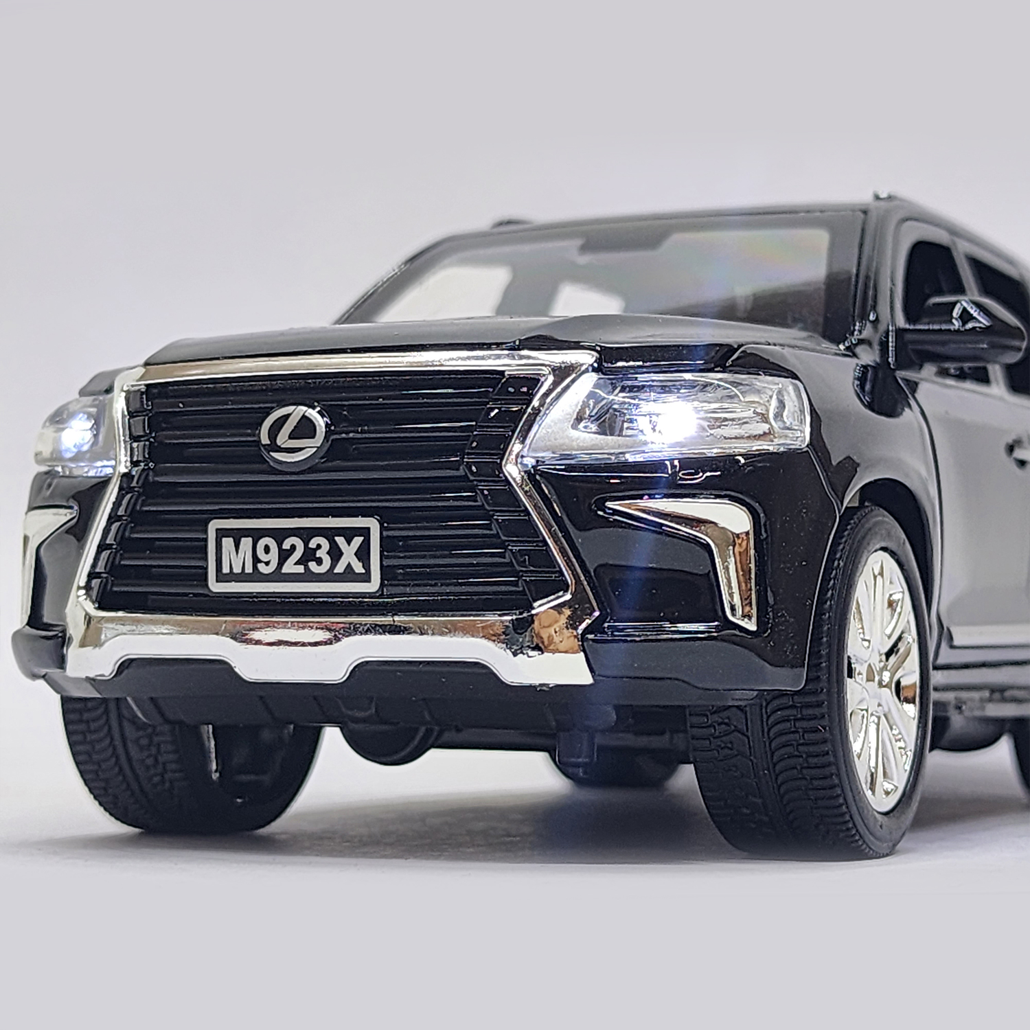 ماشین بازی مدل فلزی عقبکش موزیکال لکسوس LX570