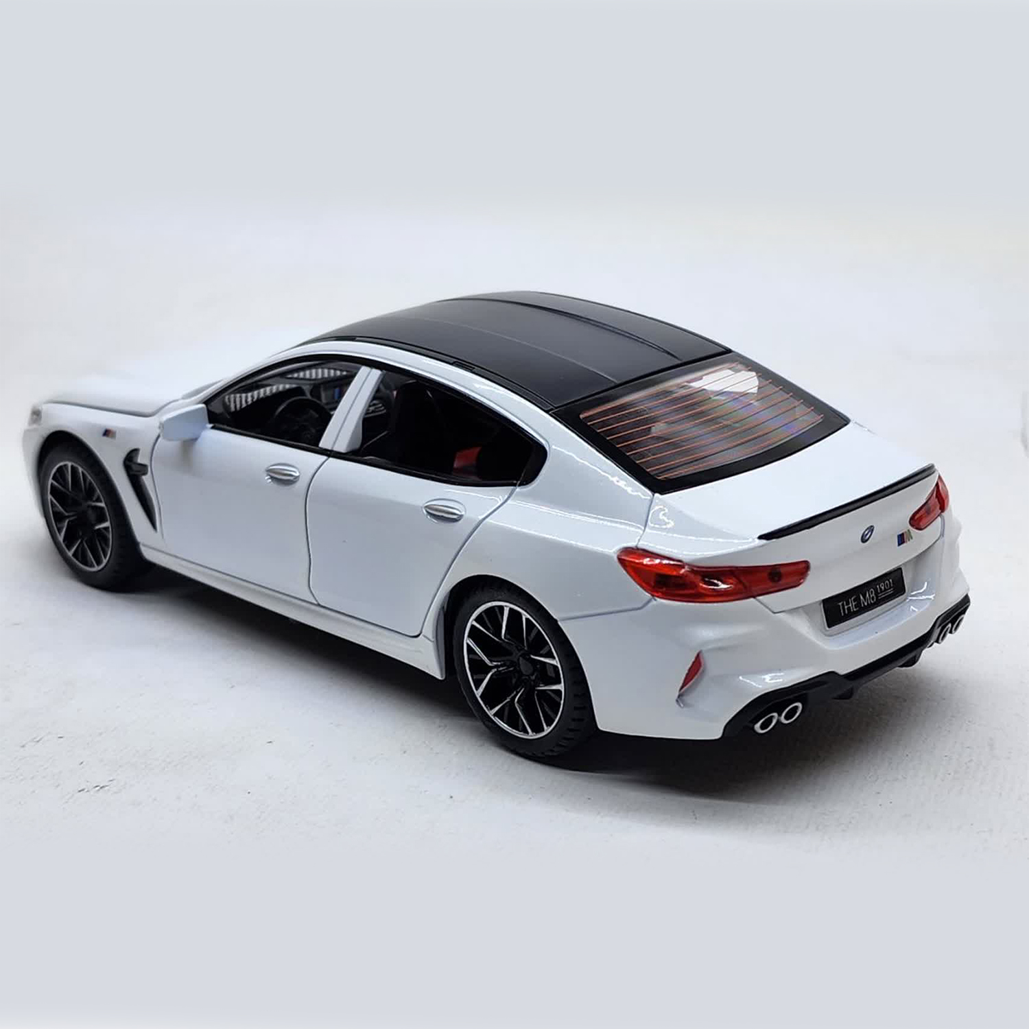 ماکت ماشین مدل عقبکش فلزی موزیکال BMW MANHART M8