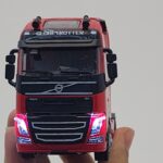 ماشین بازی ناب سل مدل چراغ دار VOLVO FH طرح تک محور - تصویر 4