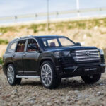 ماکت ماشین ناب سل مدل تویوتا لندکروز فلزی TOYOTA LANDCRUISER LC300 به همراه جاسوییچی - تصویر 13