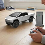 ماشین بازی کنترلی ناب سل مدل تسلا شارژی چراغدار موزیکال کد TESLA REMOTE CONTROL NEW ENERGY ELECTRIC CAR 2.4GHZ به همراه ایستگاه شارژ - تصویر 3