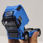 ماشین بازی ناب سل مدل تریلی کشنده ولوو تک محور فلزی موزیکال چراغدار اف هاچ عقب کش کد VOLVO FH NAAB001 - تصویر 5